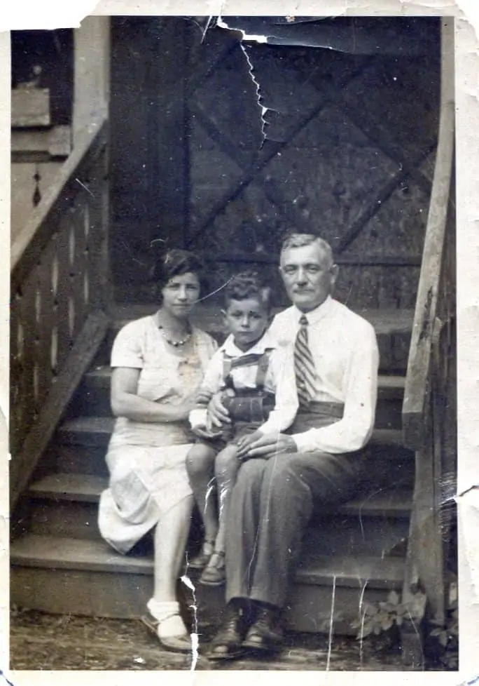 Photograph of the Klappholz family.