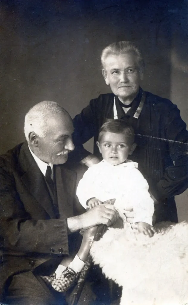 Photograph of Klappholz's with his grandparents.