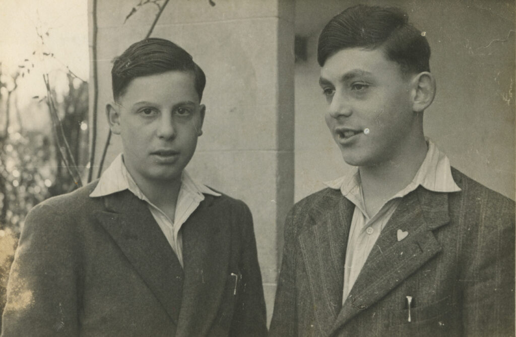 Photograph of Max Schindler (right) with his brother Fred 1946.