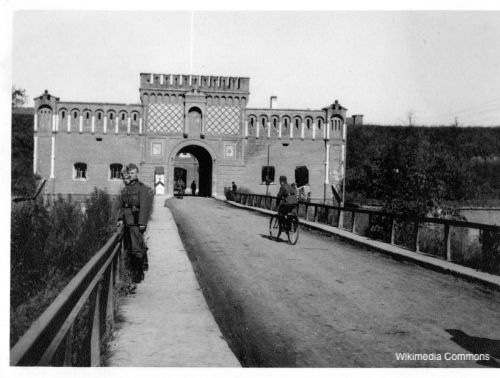 Photograph of Deblin Castle.