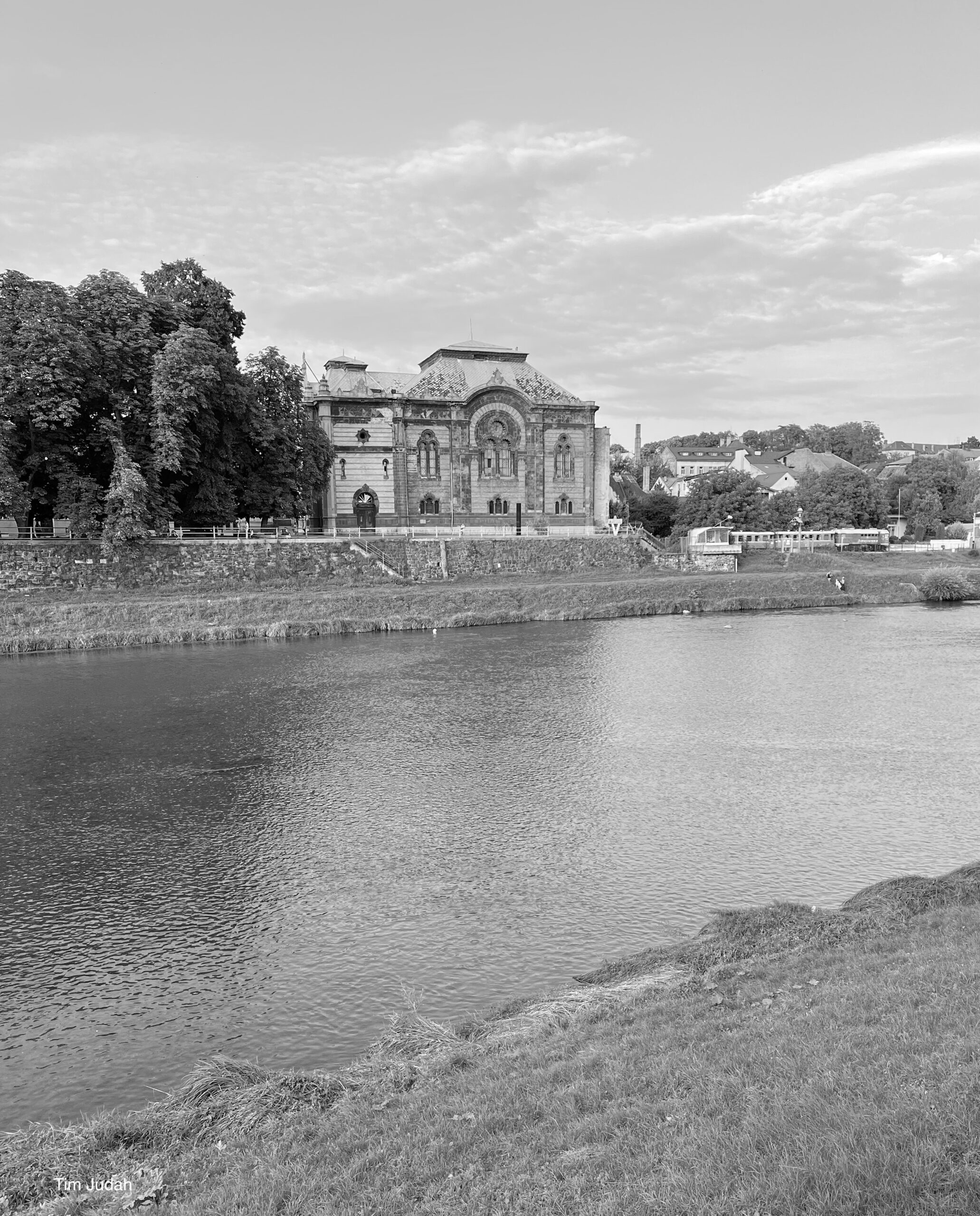 Photograph of the former synagogue in Uzhhorod, Ukraine.