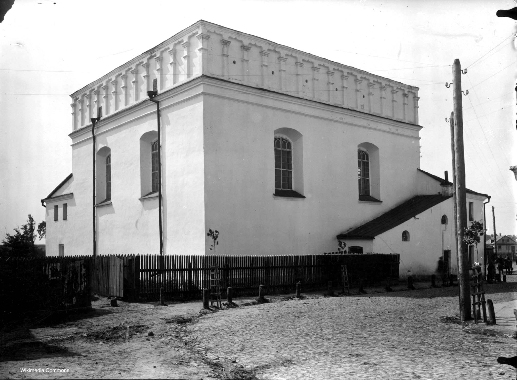 Photograph of the former synagogue in Lutsk.