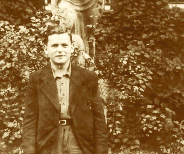 Photograph of Ben Helfgott in Windermere in 1945.