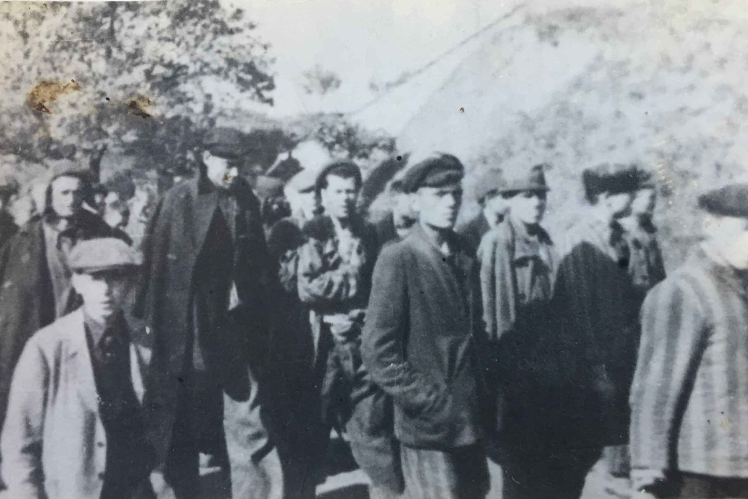 Photograph of the death march from Remsdorf-Troglitz to Theresienstadt April 1945.