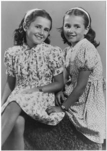 Photograph of Tatiana and Alessandra Bucci in the Weir Courtney hostel.