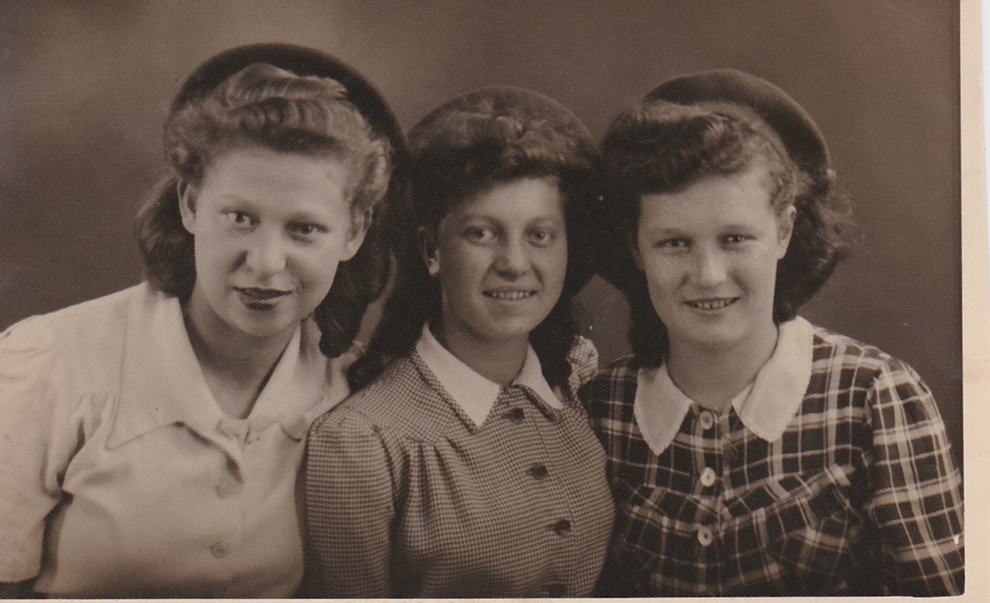 946, 30th May, L to R, Hanka, Madsia, Roma