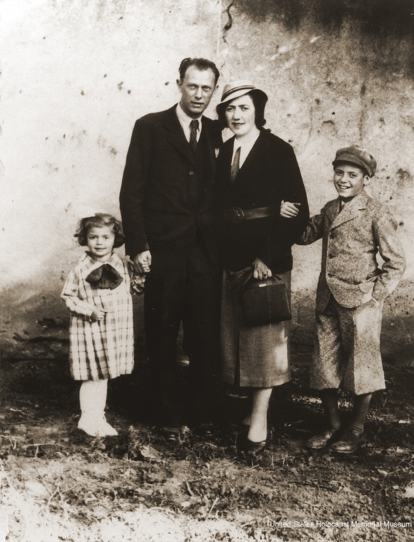 Photograph of Erika Vermes with her parents and brother in 1934