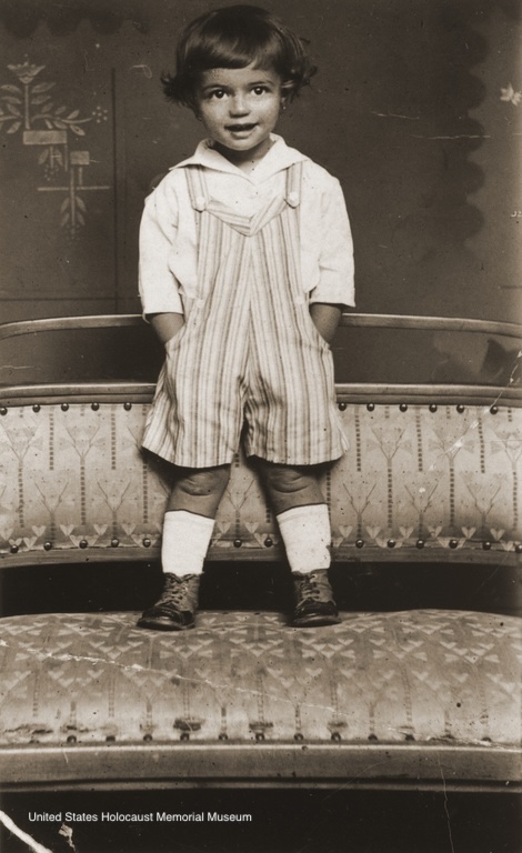 Photograph Erika Vermes 1932-33 in her father's studio in Topolcany, Slovakia