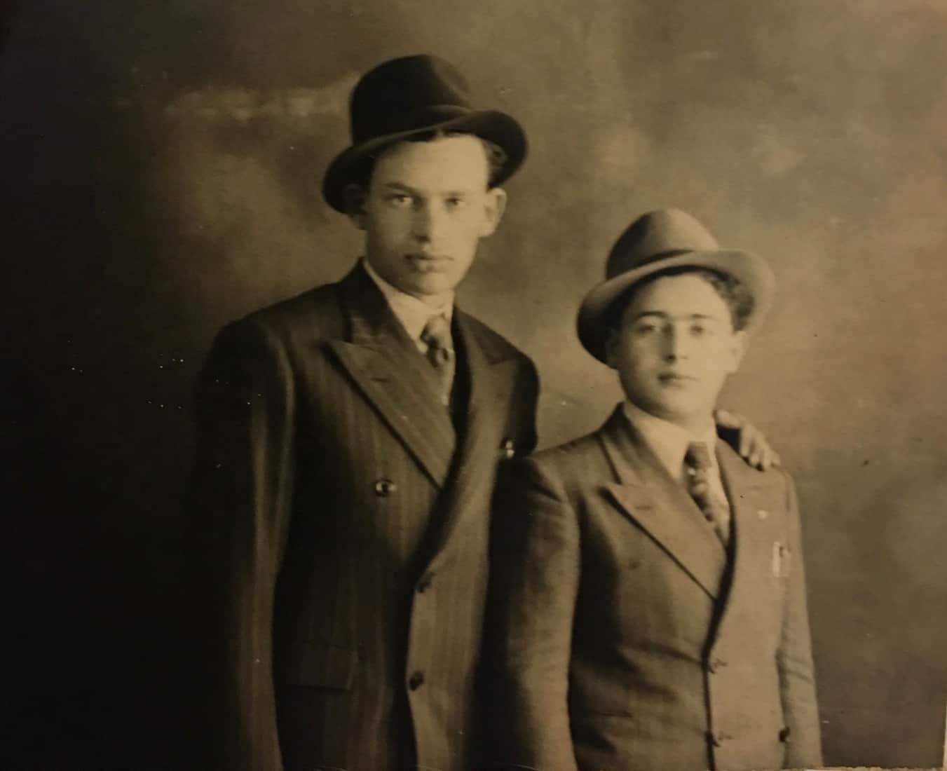Photograph of Artek Poznanski on the left and S. Wajcenblit in Gateshead, 1946