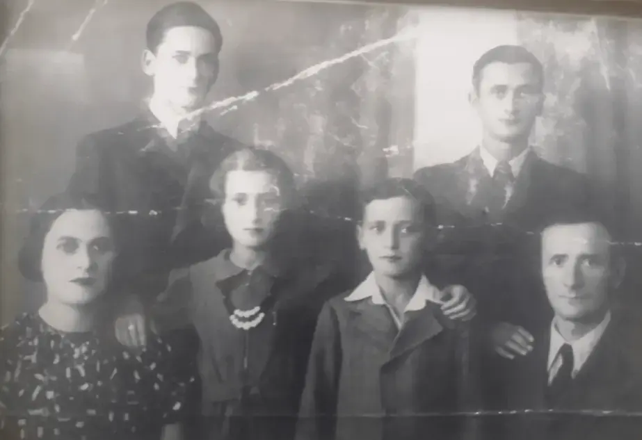 Photograph of the family of David Kestenberg before 1939.