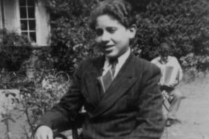 Photograph of Pinchas Gutter in the Ascot hostel in 1946.