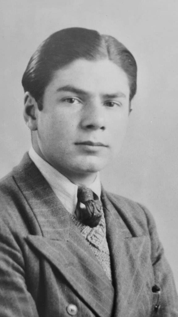 Photograph of Joe Carver.