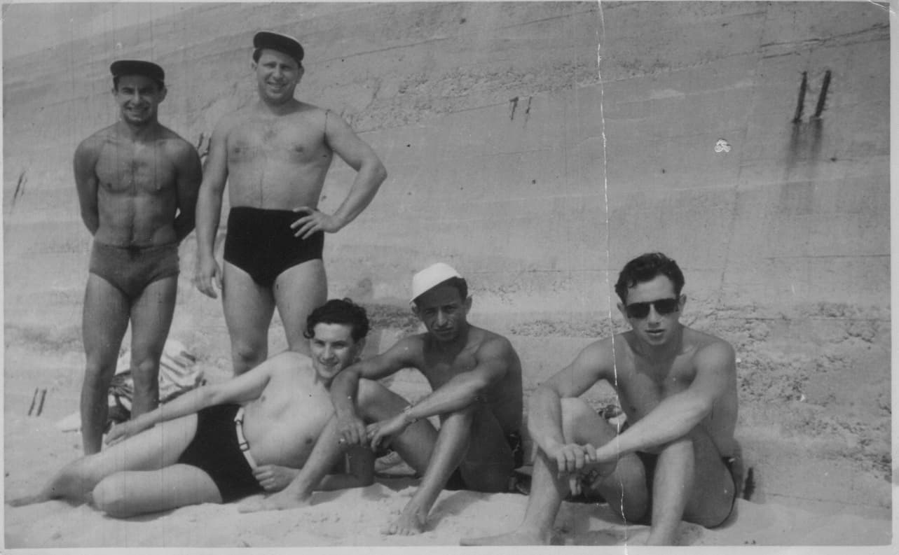 Photograph of Standing - (left) Krulik Wilder & Benny Newton. Sitting left - Bernie Frydenburg, Gerson Frydman, Jimmy Rosenblatt.