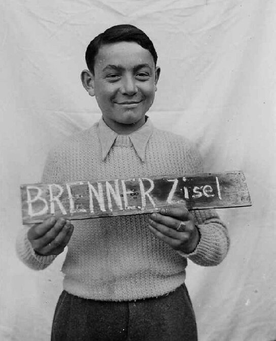 Photograph of Zysel Brenner in Kloster Indersdorf, Germany in 1945.