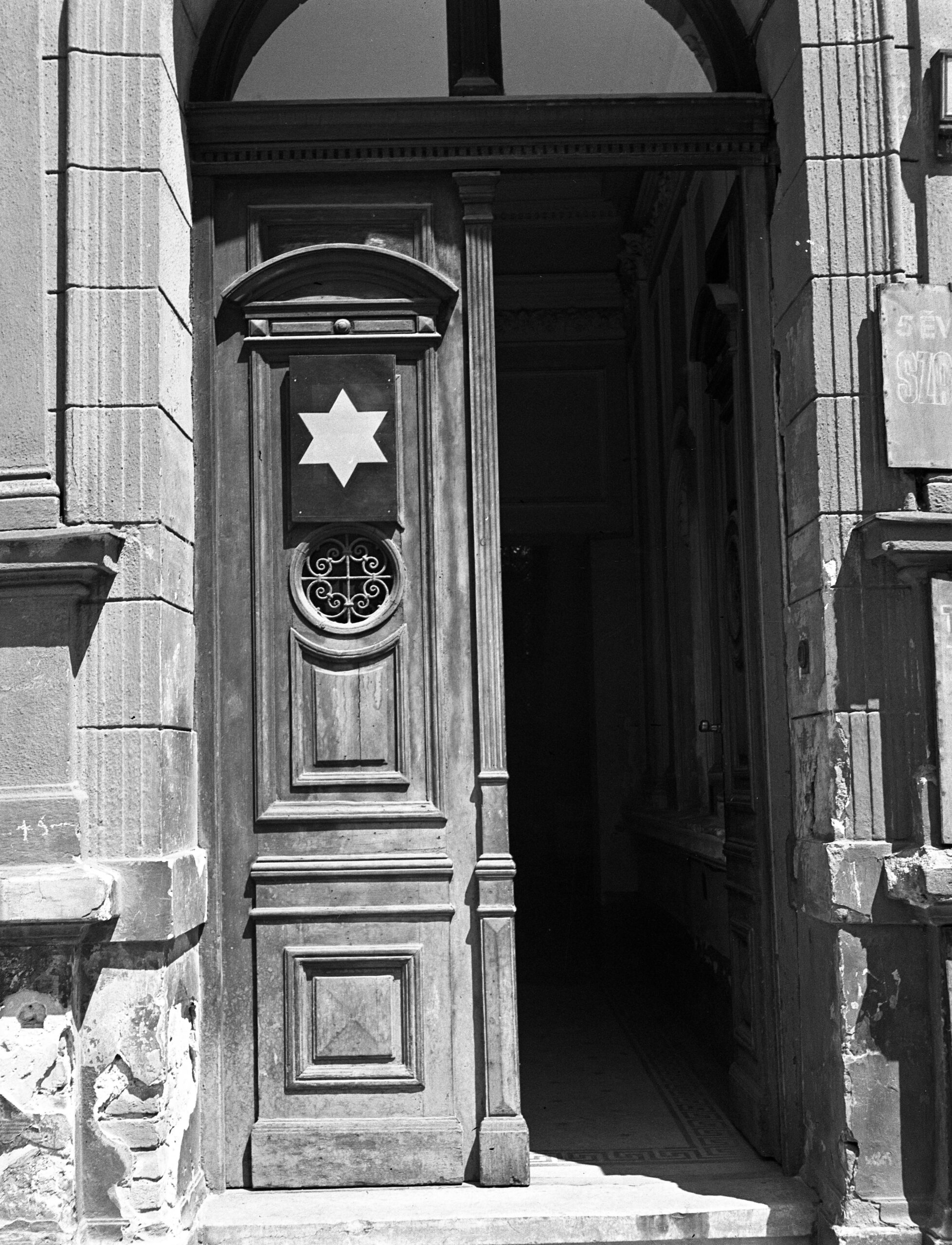 Yellow House, Budapest 1944