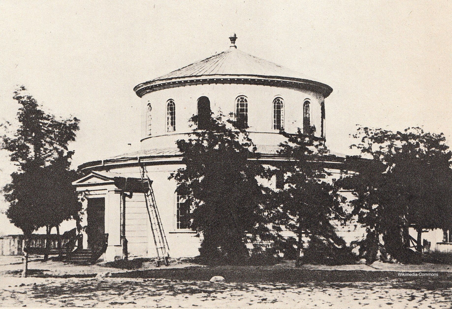 Old photograph of Praszka Synagogue.