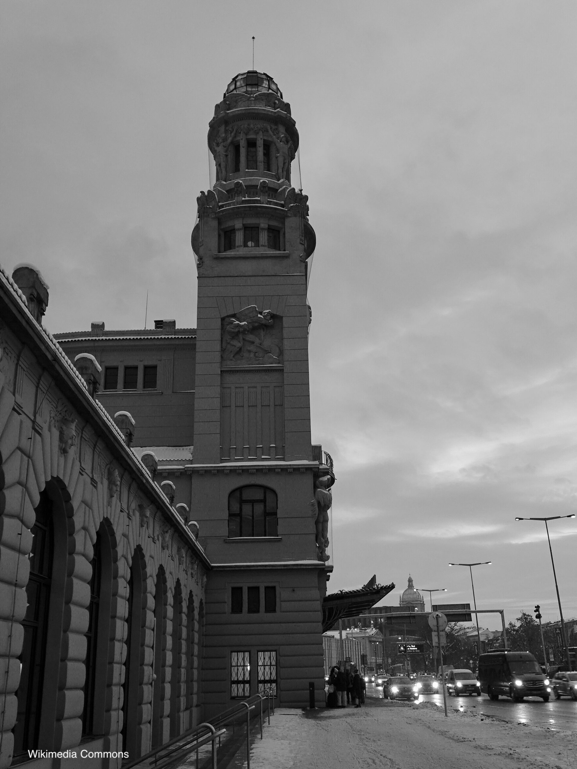 Photograph of Prague Station.