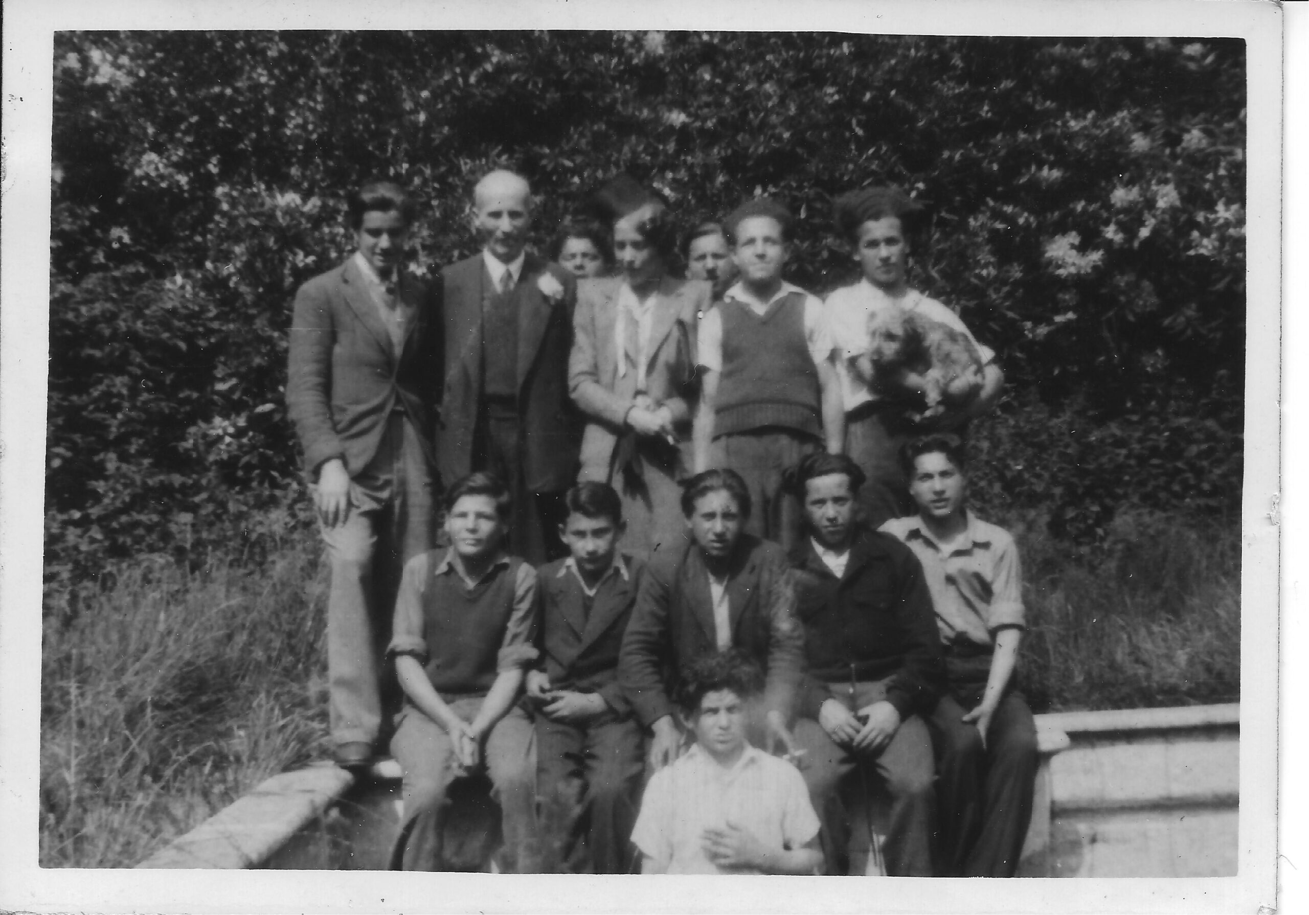 Photograph of Leonard Montefiore visits Ascot. Sitting first left, Benek Englard. Herman Rosenblat at the back.