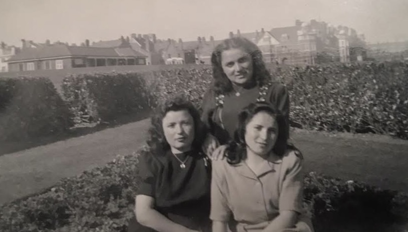 The Slomovic Sisters: Jolana, Helena & Ruzena